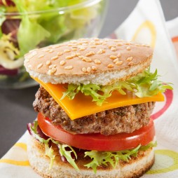 Foto - Mini-Burger und gemischter Salat - 