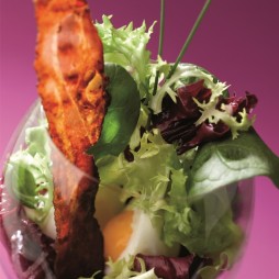 Foto - Würziger Salat mit feinen Schinkenspeck-Scheiben - 