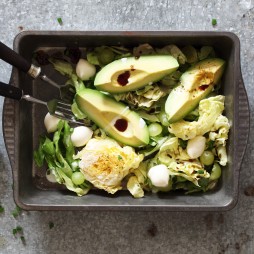 Foto - Kopfsalat mit Avocado, Trauben und Mozzarella - 