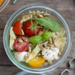 Foto - Nudelsalat mit Tomaten und Mozzarella - 