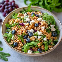 Foto - Grünkernsalat mit Trauben, Schafskäse und Rucola - 
